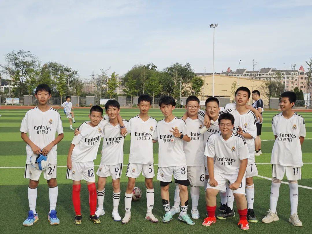 包含比赛中出现战术火药味，两队激烈角逐的词条