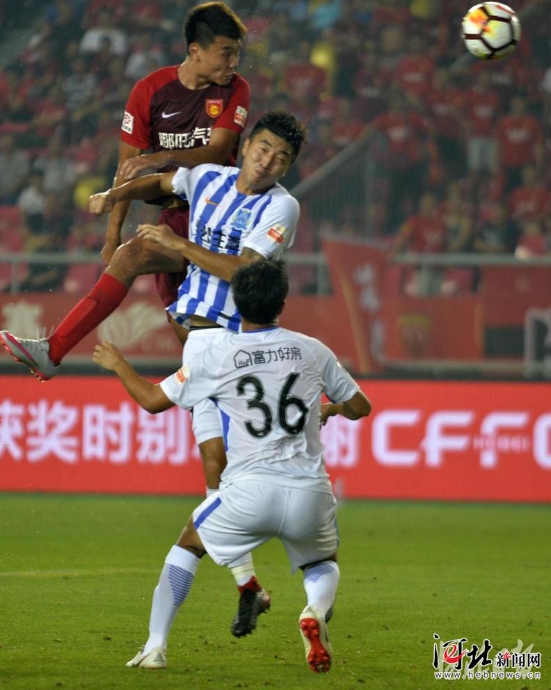 关于富力客场战平恒大，中超榜首之争持续紧张的信息