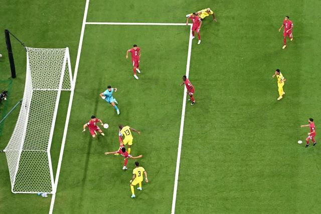 上港犯规频繁，遭遇裁判警告