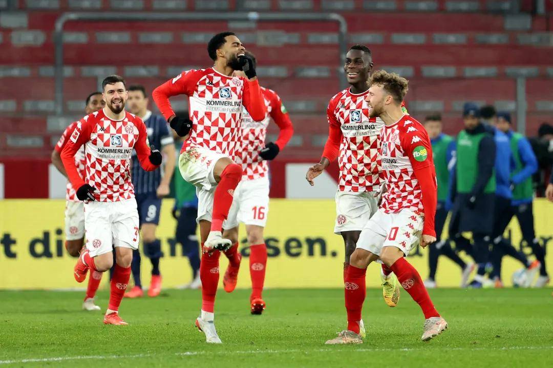 九游体育直播-关于法兰克福客场挑战门兴格拉德巴赫,拼晋级的信息