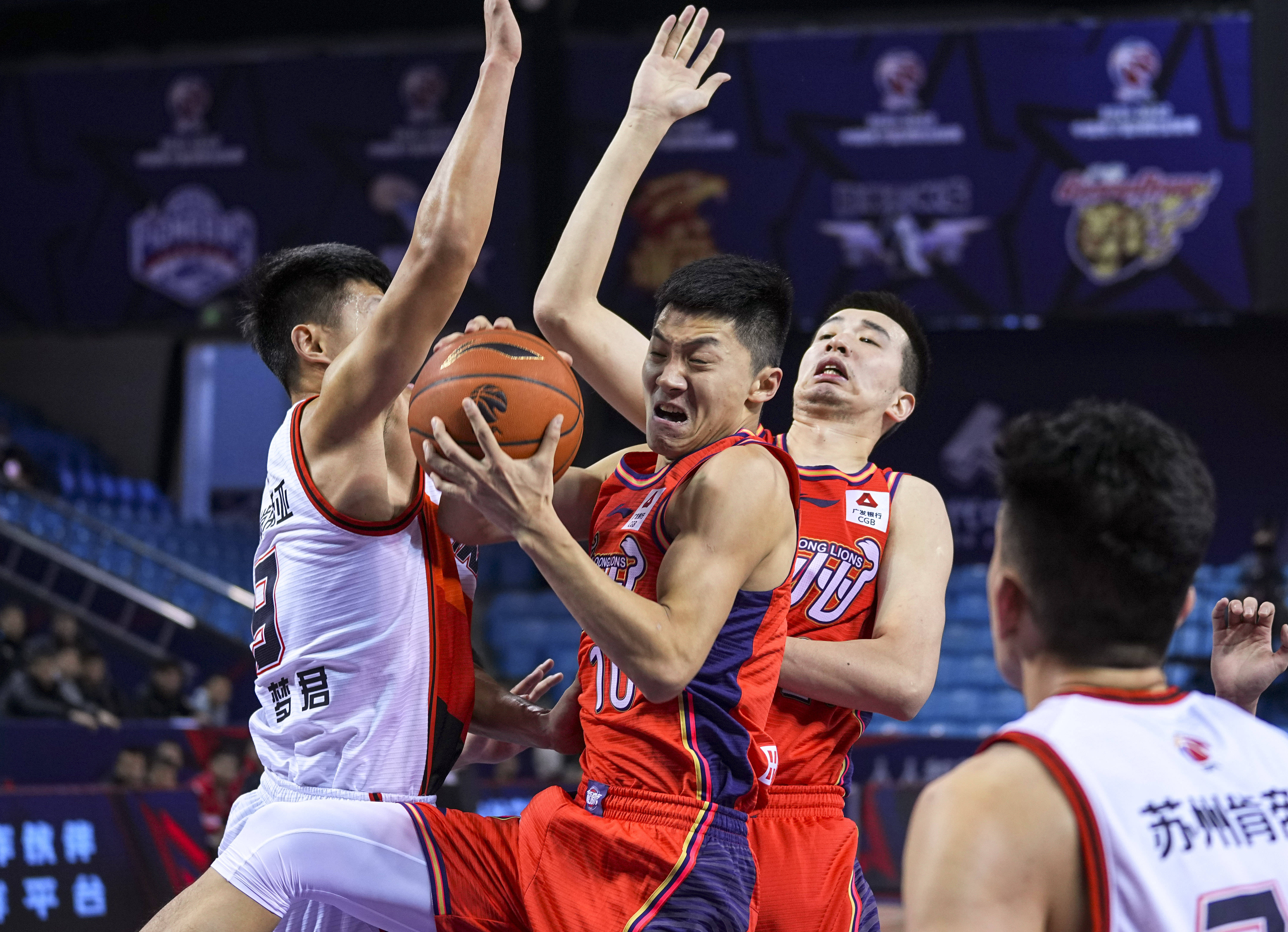 劲敌对决:CBA比赛精彩瞬间揭秘 劲敌对决:CBA比赛精彩瞬间揭秘