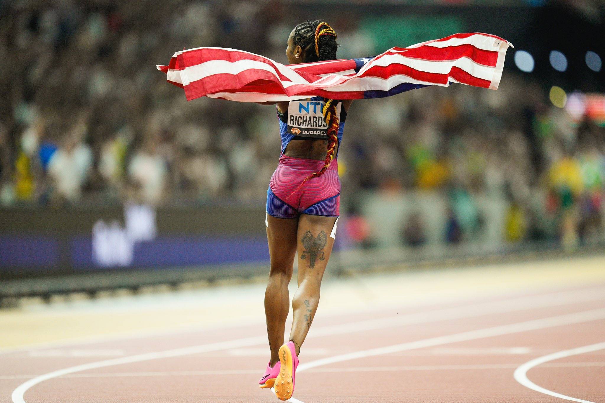 美国短跑选手刷新世界纪录-令人瞩目的简单介绍