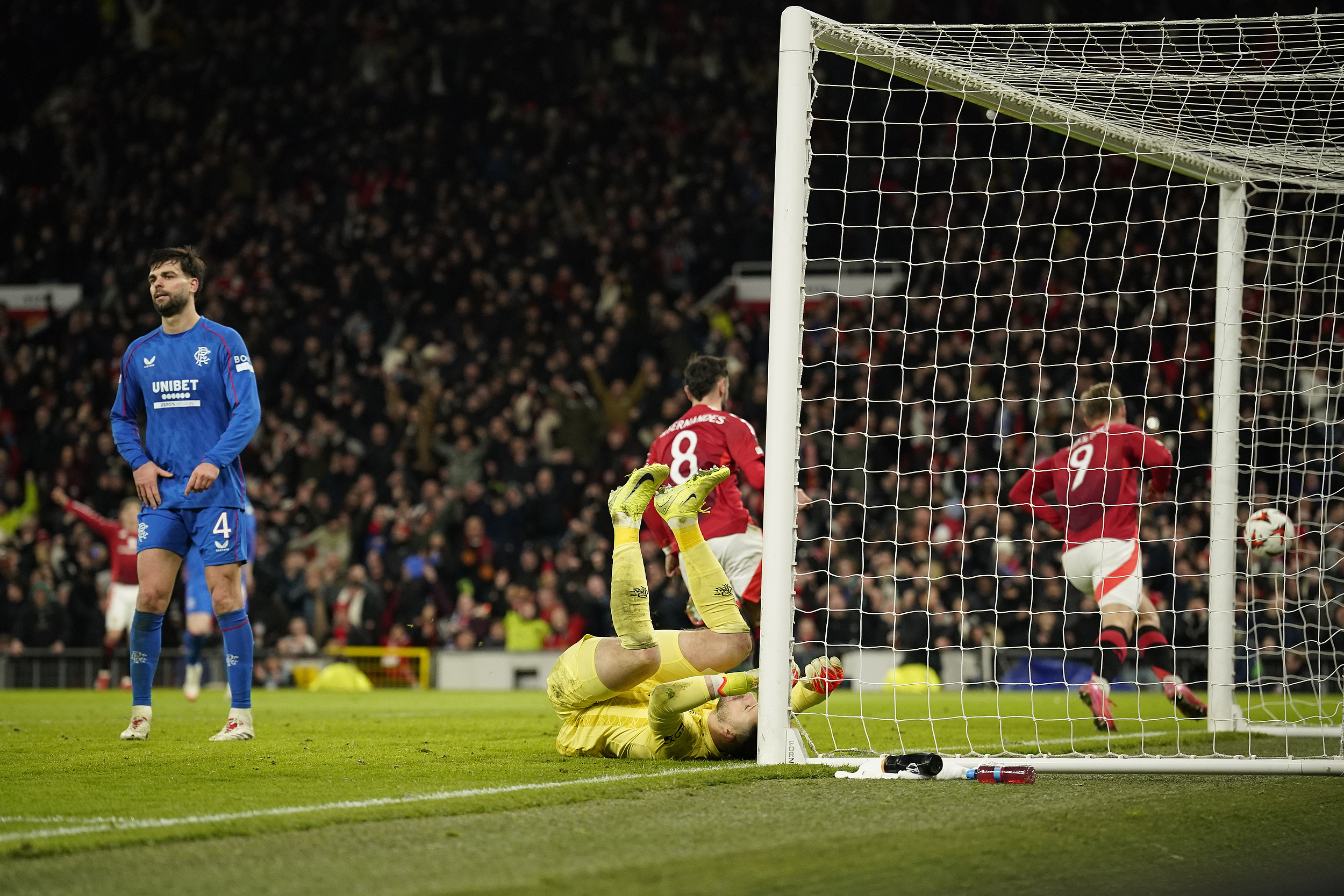 九游中国-惊险一幕：欧国联球员伤停状况成焦点