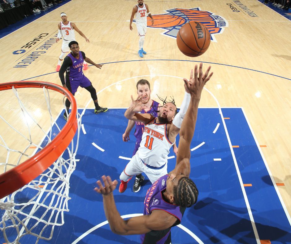 小牛客场险胜热火，唐斯关键时刻发威