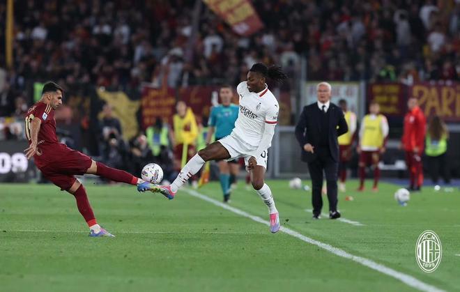 九游娱乐网站-曼联主场击败AC米兰，晋级希望更加明朗