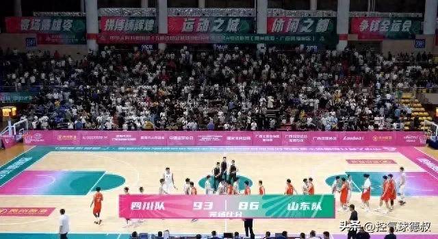 四川男篮惊险获胜，成功晋级