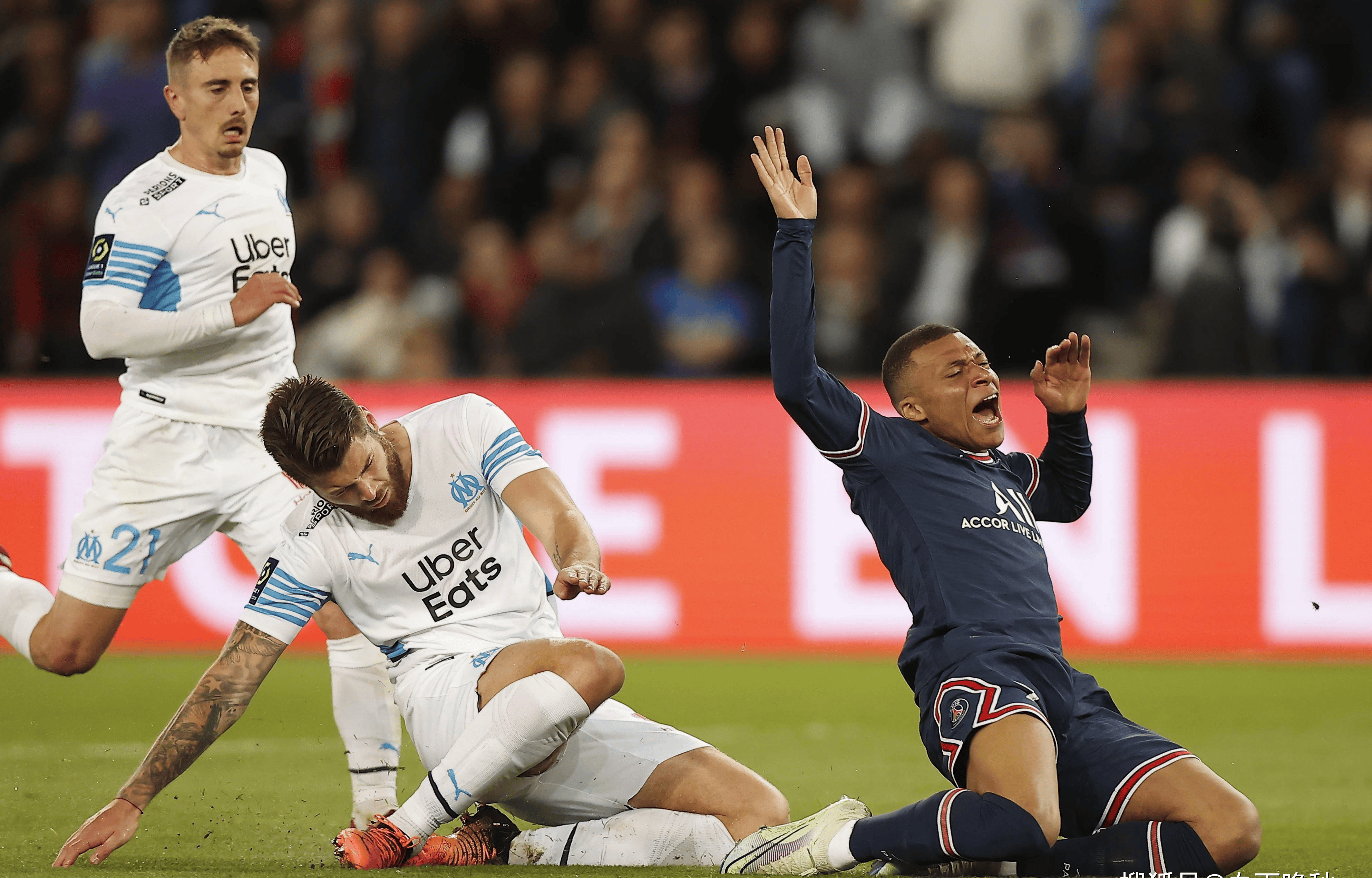 包含巴黎圣日耳曼再胜，稳固领先优势的词条