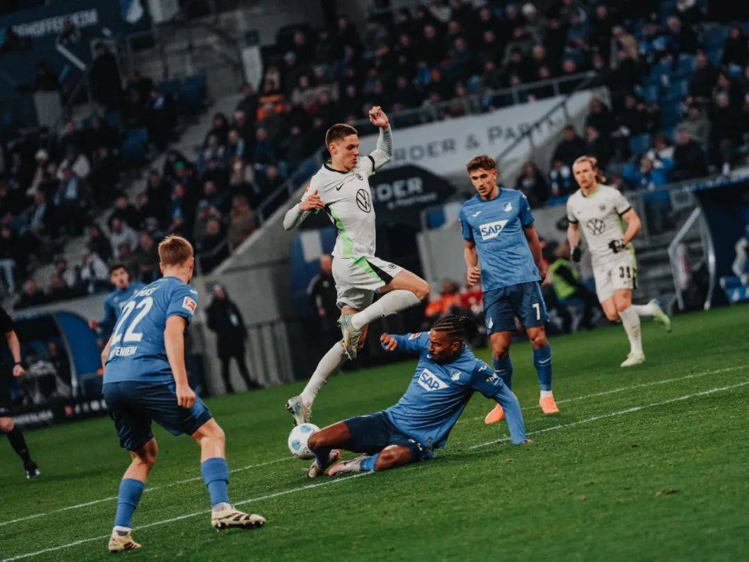 霍芬海姆主场胜出，雄心勃勃向前冲