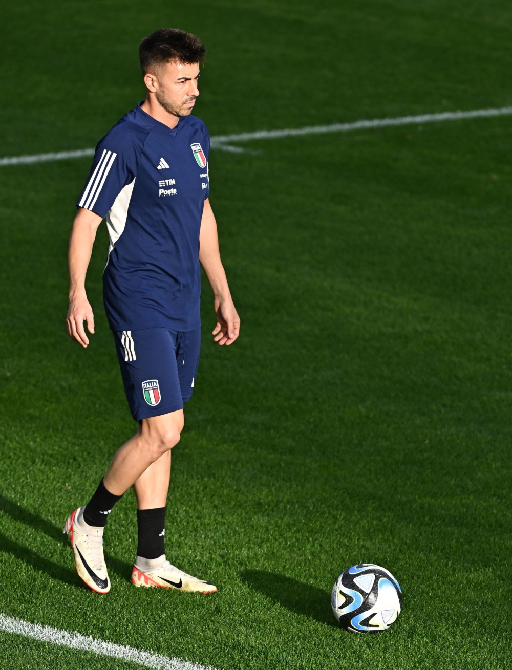 欧锦赛预选赛展开激烈竞争，球队备战的简单介绍