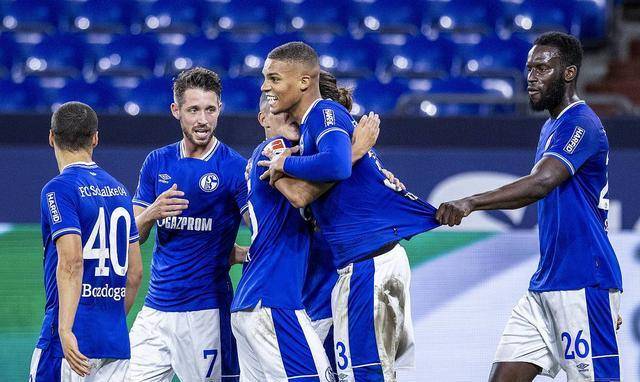 沙尔克球员集体训练,备战下一轮比赛的简单介绍 沙尔克球员集体训练,备战下一轮比赛的简单介绍