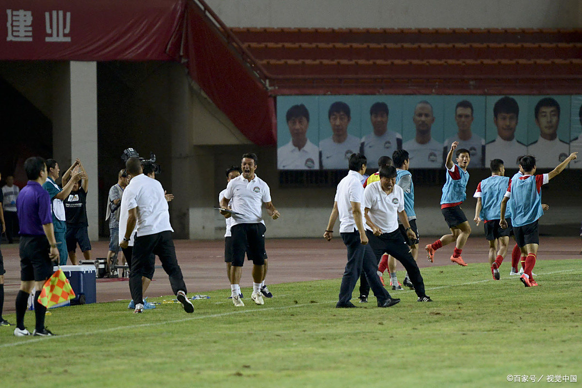 九游官网-包含足球赛场上的绝佳表现，球员们的技艺展现的词条