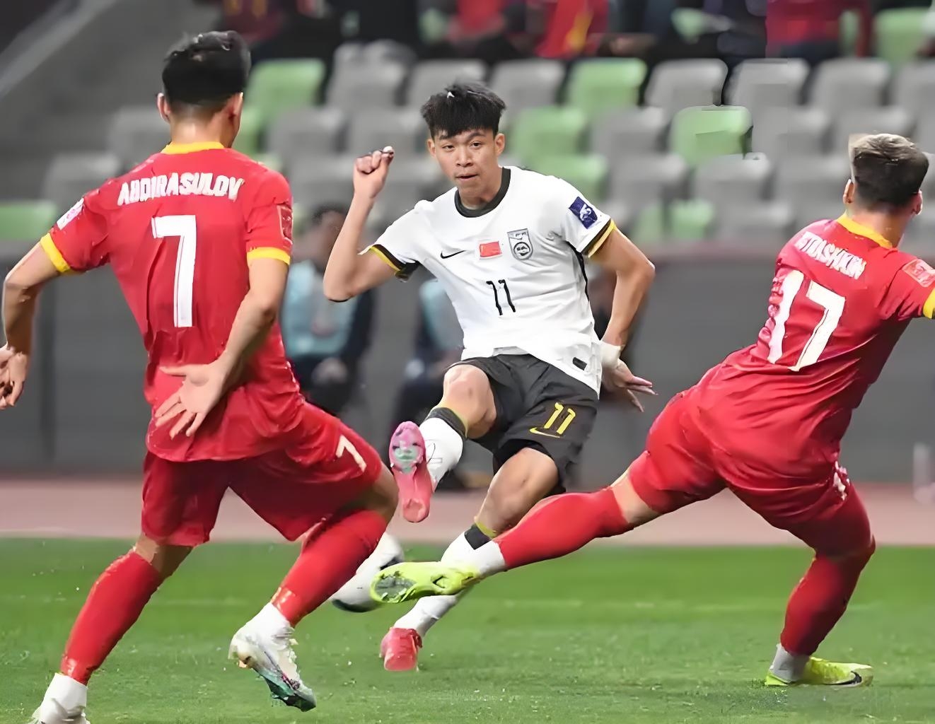 九游娱乐app下载-强强对决！足球赛场上的荣耀之战的简单介绍