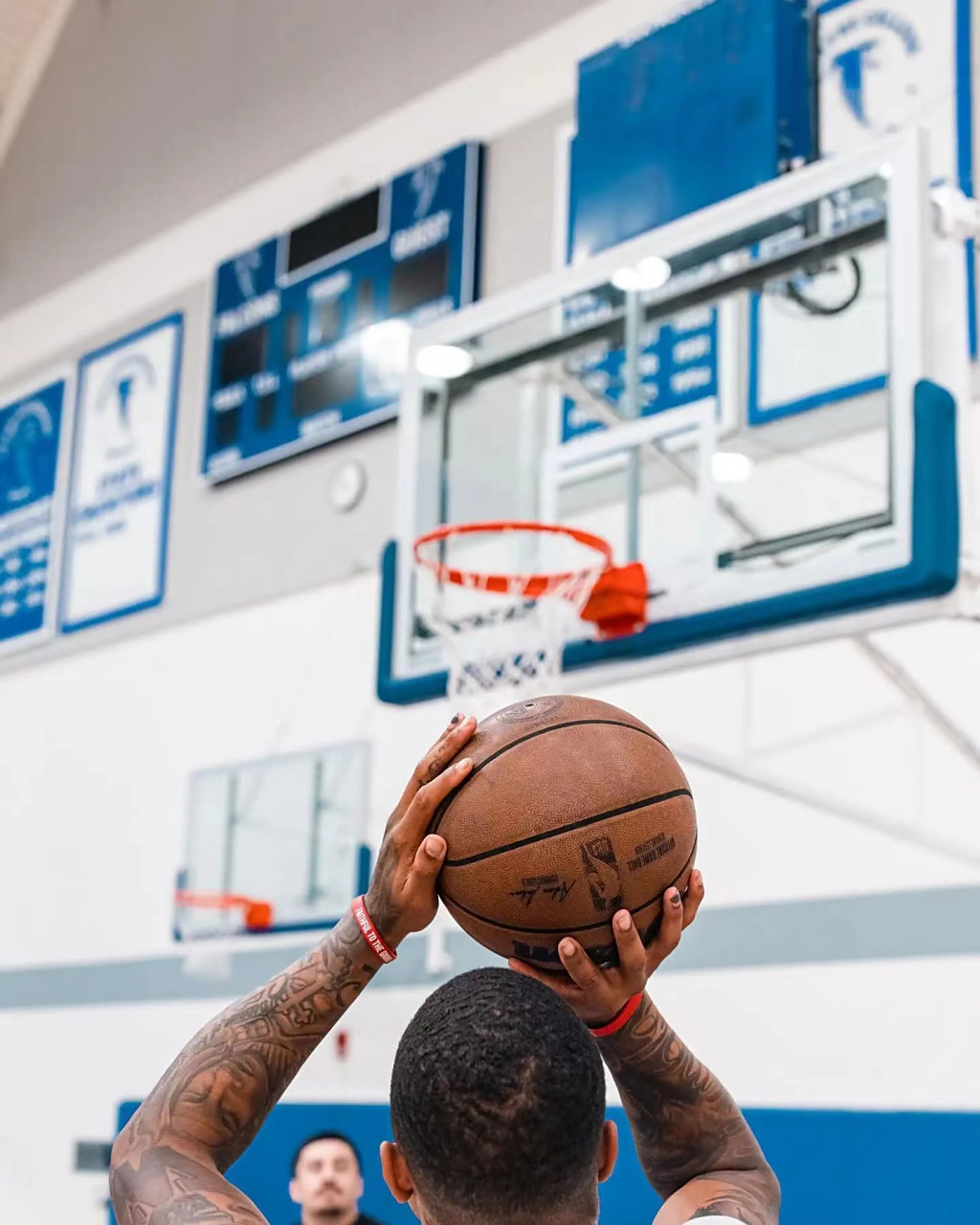 魔术队球星恢复训练现场亮相