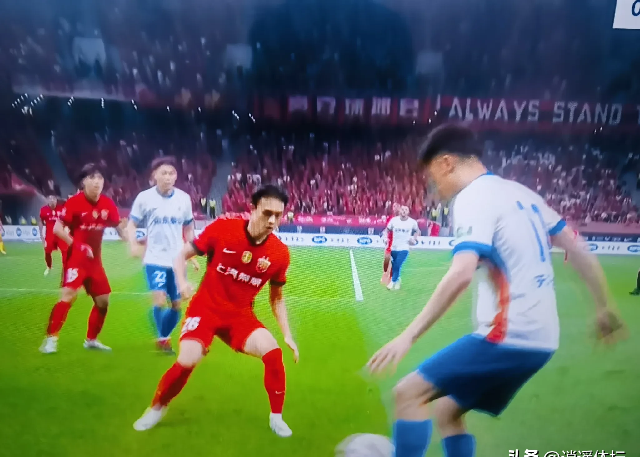 上港客场大胜泰达，登顶积分榜