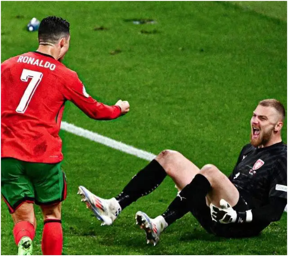 九游娱乐官方-精彩的比赛看点不断，球场内外充满了激烈的角逐