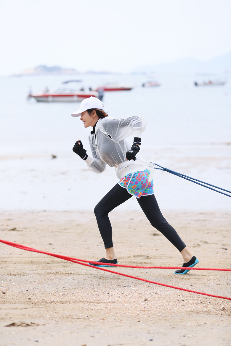 9you娱乐-女子冲刺赛场惊险刺激，肌肉爆发的简单介绍