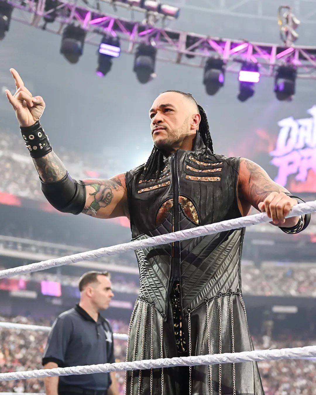 摔跤选手硬汉表现抢眼，美国夺金