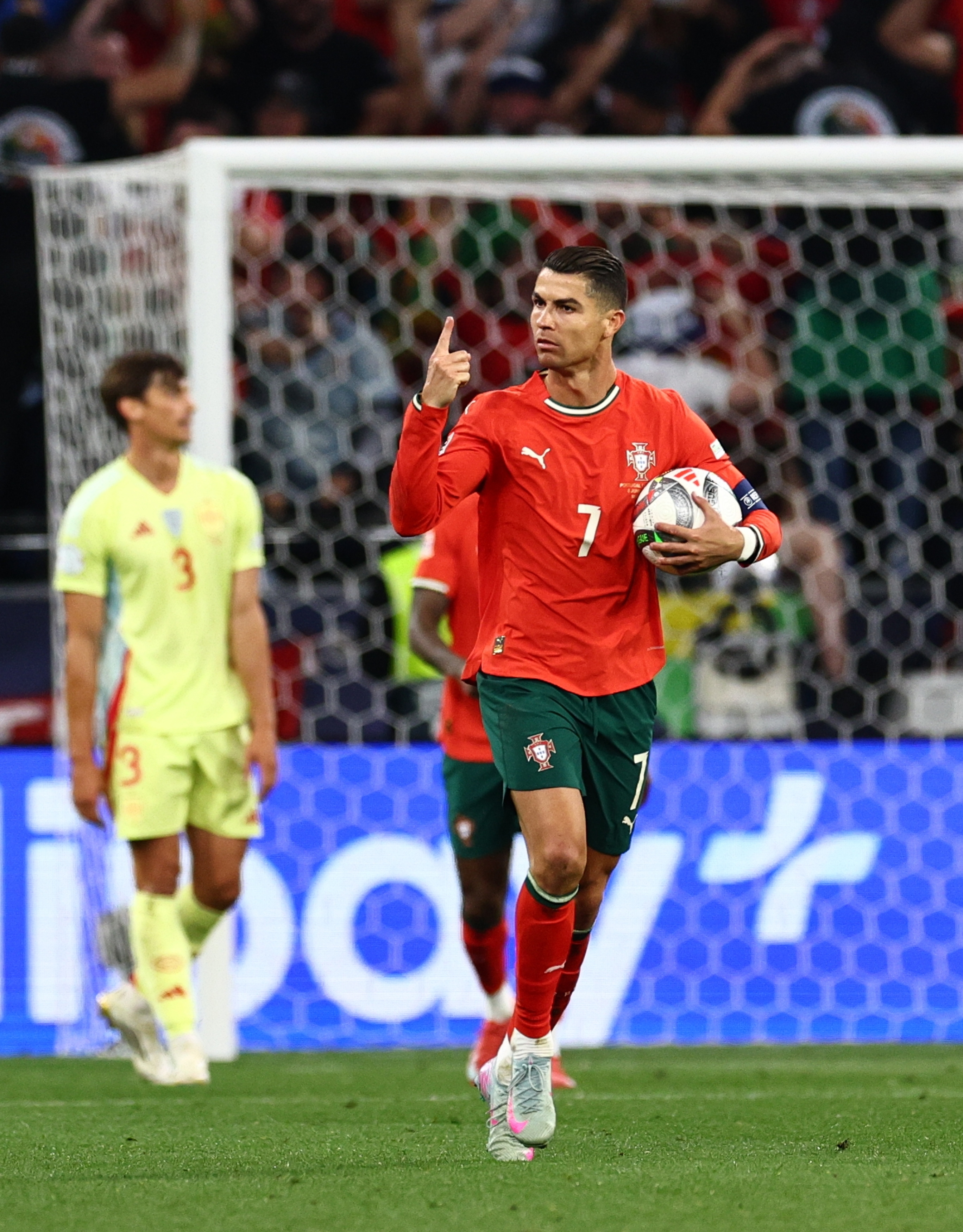 荷兰逆袭葡萄牙，成功晋级欧洲国家杯四强