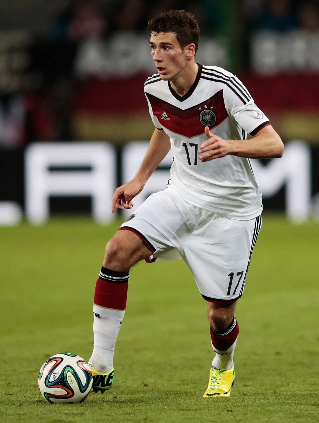 九游娱乐官方网站-拜仁慕尼黑中场戈雷茨卡力挺球队，信心满满冲击的简单介绍