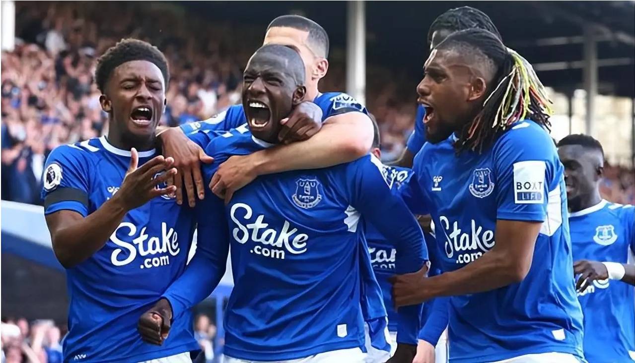 埃弗顿与南安普顿对决，保级大战谁将脱颖而出？