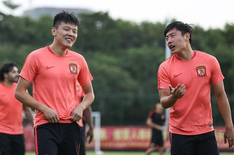 九游体育直播-包含广州恒大客场战平大连一方，保持榜首位置的词条