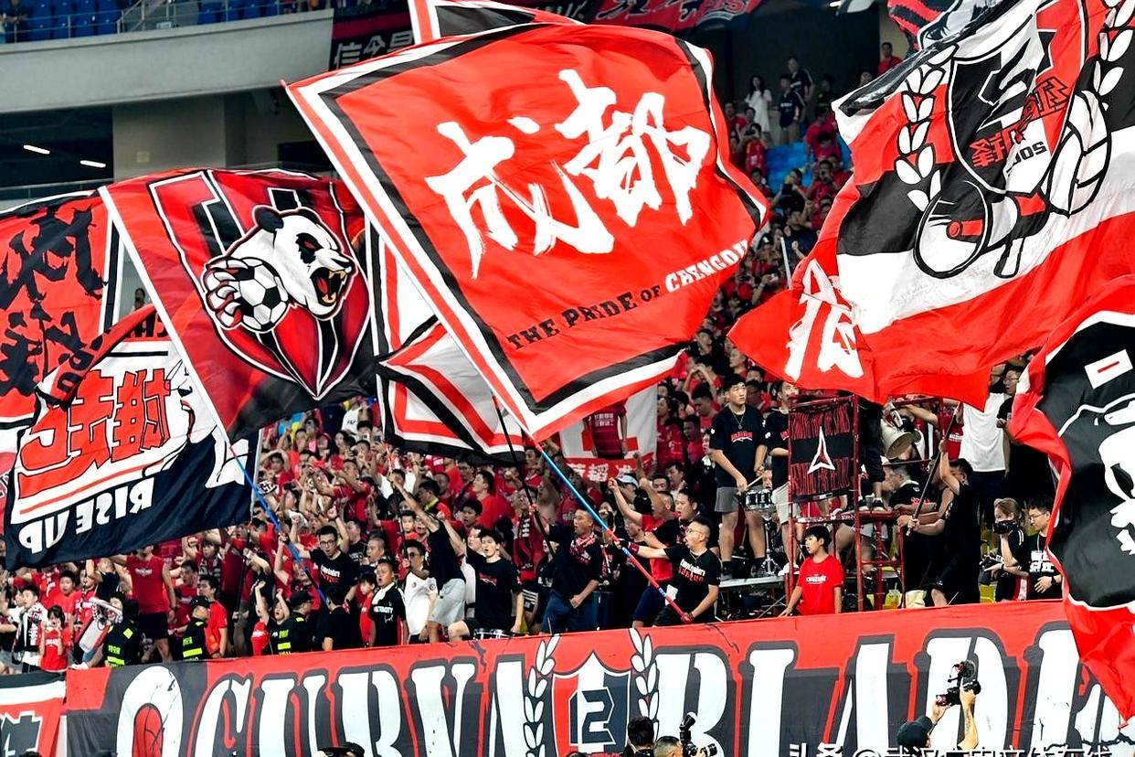 九游游戏-上港狂胜九人鲁能，领跑中超积分榜