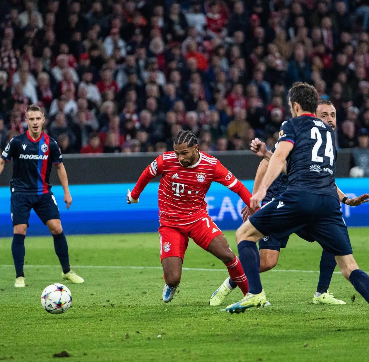 关于拜仁慕尼黑队员斗志昂扬，再次胜利的信息