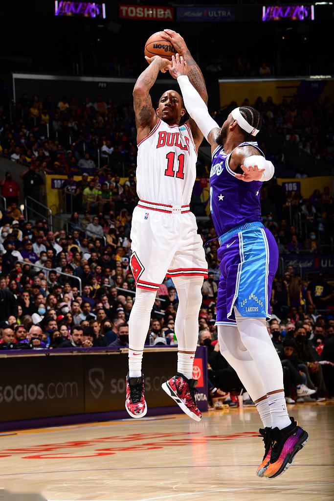 开拓者遭遇马刺挑战：利拉德对决德罗赞