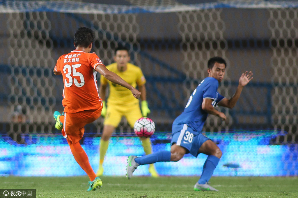 关于广州富力客场逼平鲁能，斩获宝贵一分的信息