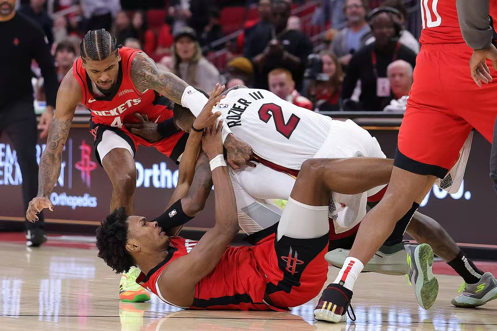 九游娱乐app下载-火箭队遭遇两连败，陷入季后赛危机