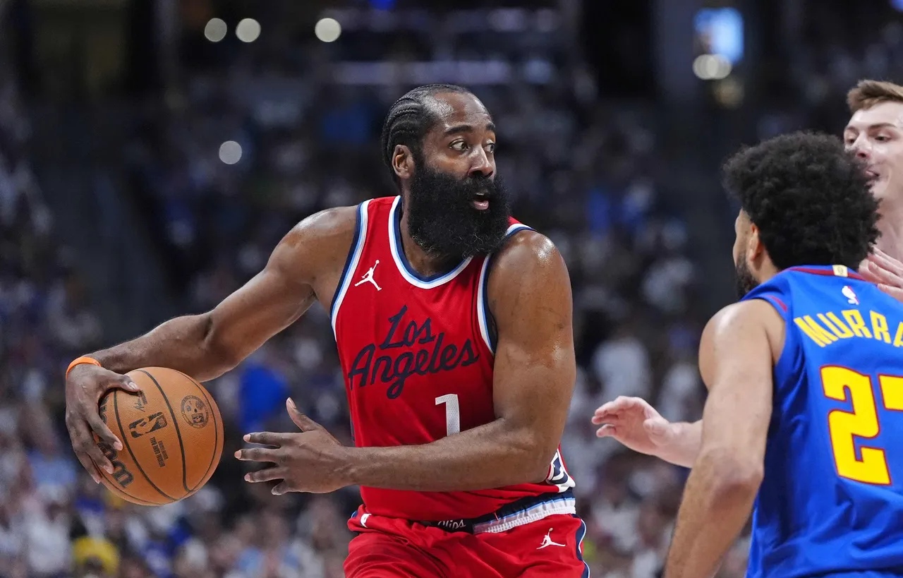 包含快船队球员态度反常，球队内部纷争或激化的词条