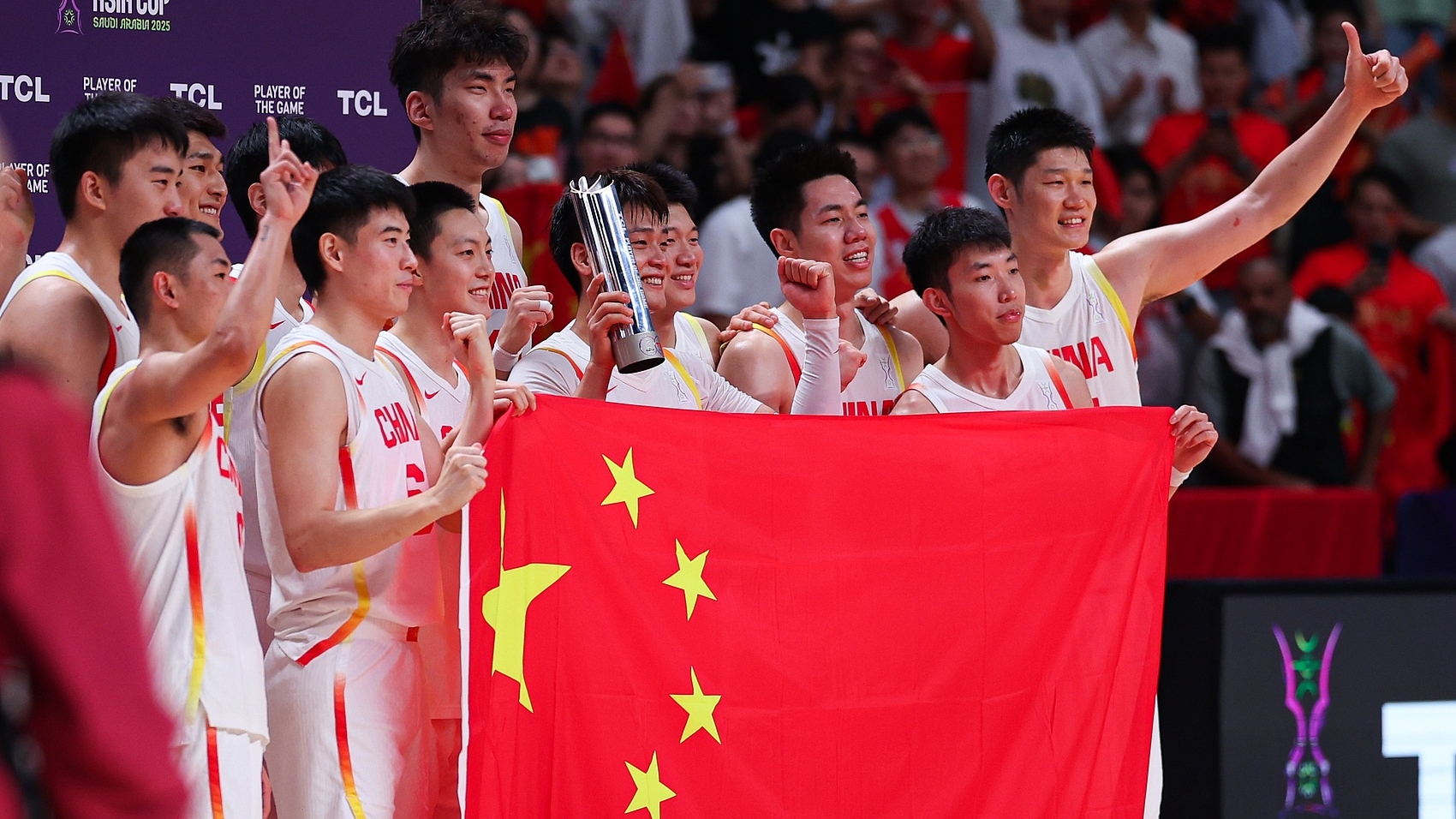 九游VIP-包含比赛场上的热血拼搏,荣誉之路坎坷不平!的词条