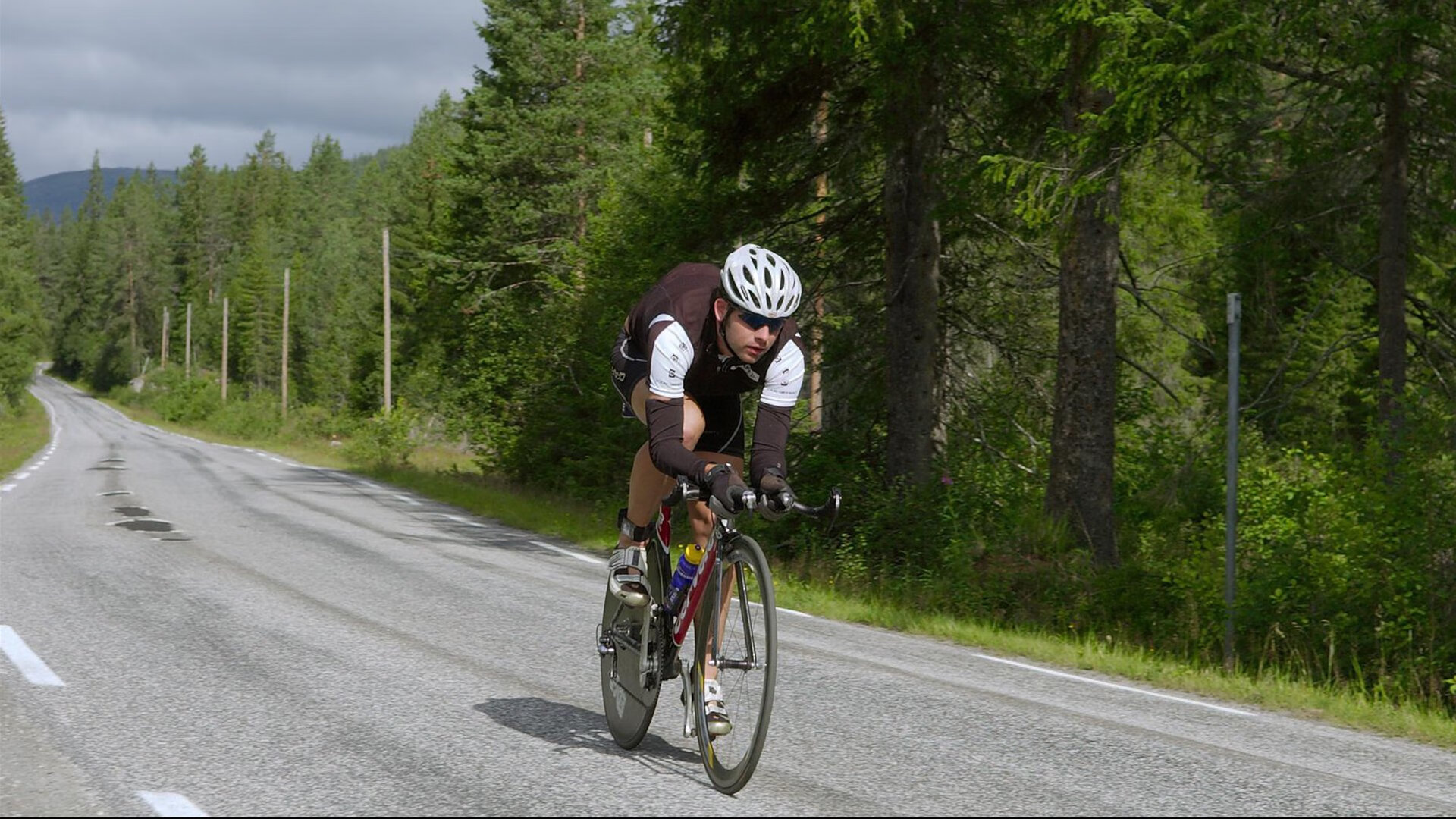 九游中国-铁幕与探戈,当巴黎的战术机器碾过玻利维亚,斯通斯在风暴眼中写下定义之战